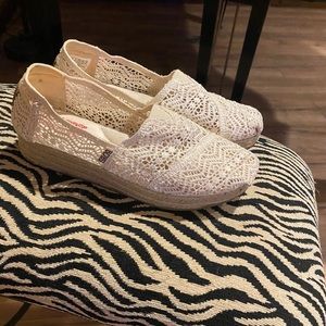 Bobs cream crochet espadrilles size 9 like new